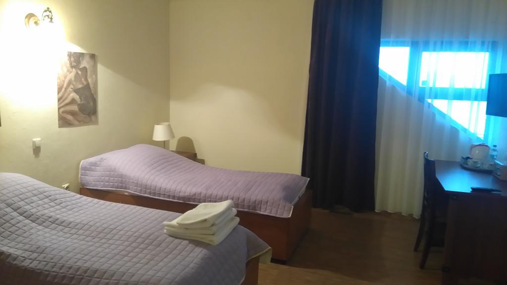 Bed and Breakfast Karczma Biesiadna Dalnia Exterior foto