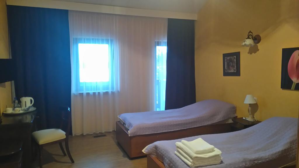 Bed and Breakfast Karczma Biesiadna Dalnia Exterior foto