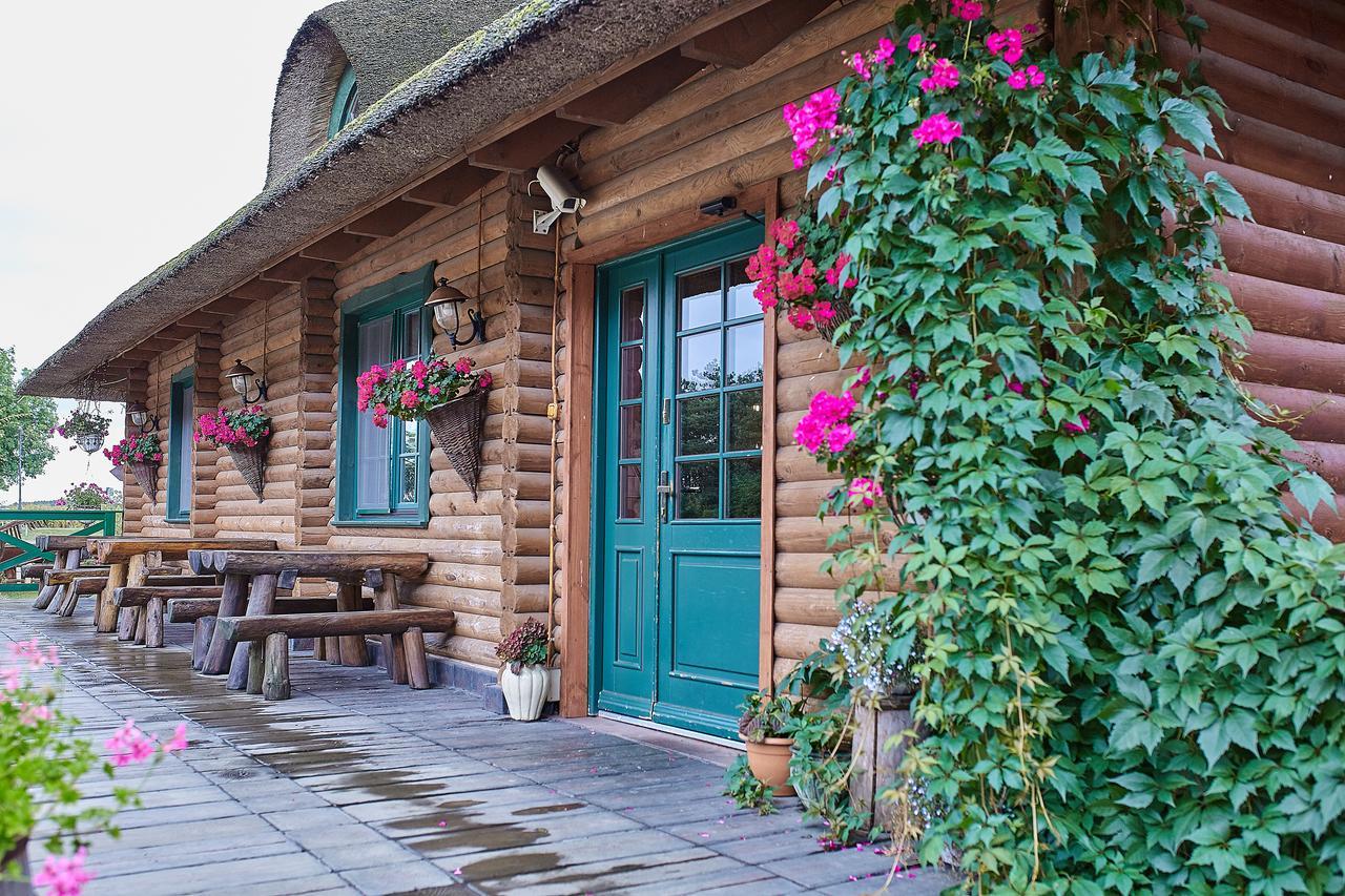 Bed and Breakfast Karczma Biesiadna Dalnia Exterior foto